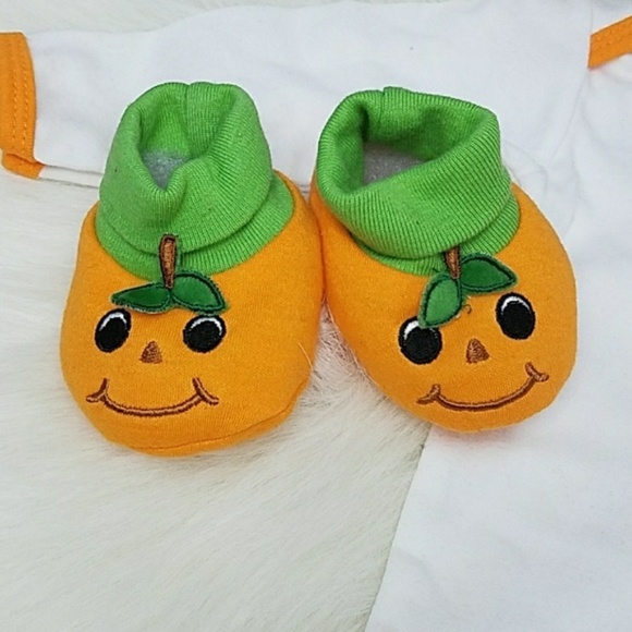 NWT 3pc Baby's 1st Halloween Bodysuit, Hat, Bootie - Picture 3 of 7